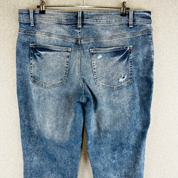 Maurices Womans Sz 18W Reg Plus Boyfriend Jeans Blue Stretch Pockets Denim - Picture 10 of 10